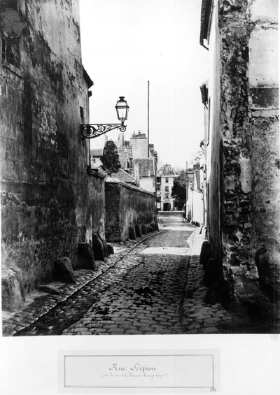 Rue de Scipion, a Rue des Francs-Bourgeois-ról, Párizs, 1858-78 alkotó: Charles Marville